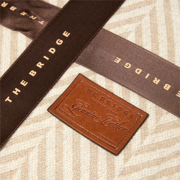 Cuscino e plaid in tessuto The Bridge - immagine 2